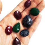 Szmaragd, rubin i szafir – najpopularniejsze kamienie szlachetne i ich astrologiczne znaczenie